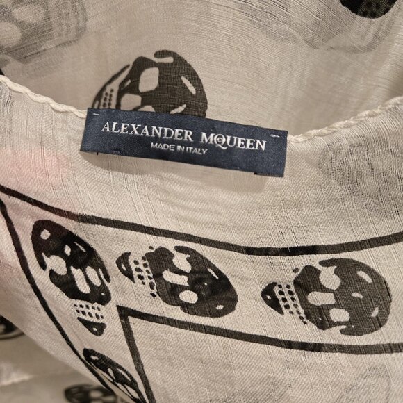Alexander McQueen Skull Silk Scarf - Picture 8 of 10